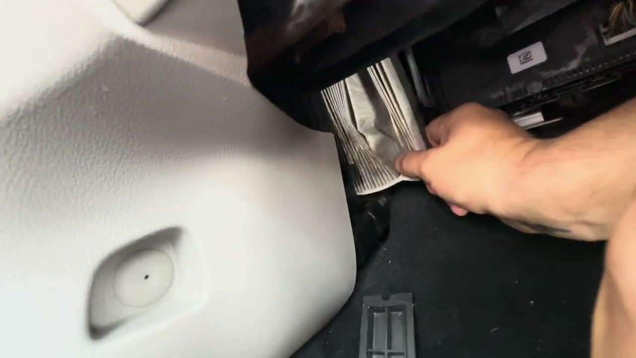 Replace Cabin Air Filter on Ford Transit Connect (2019-2023) (FP70)