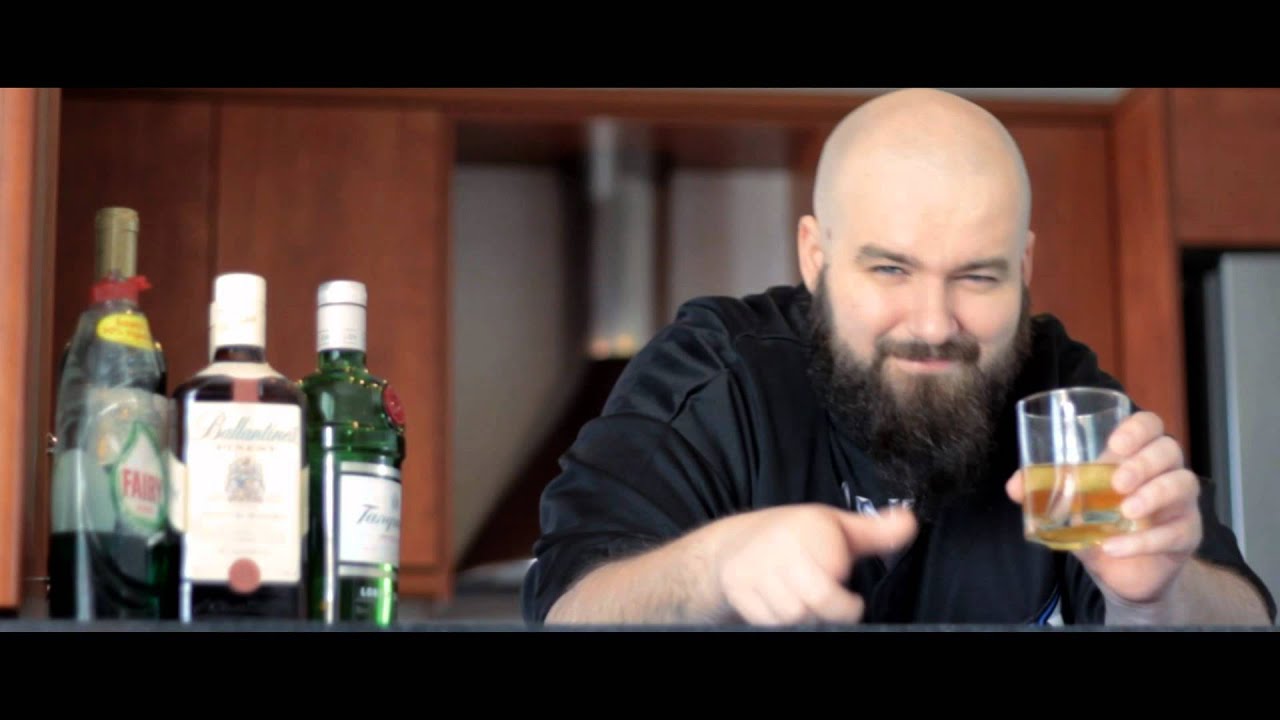 SKYLIA - 'Ενα Junkie στο σαλόνι  (Official Video Clip)