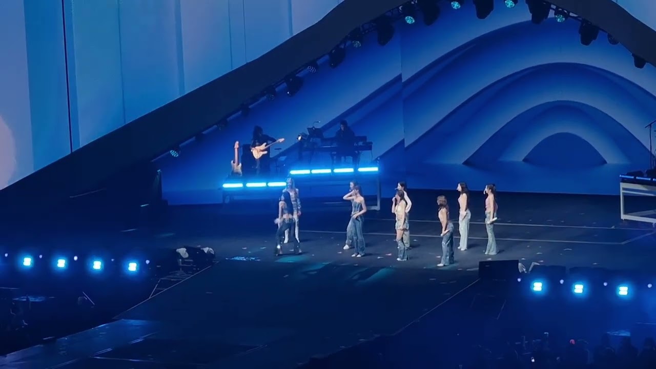TWICE (트와이스) - Title Track Medley @ 230506 5TH WORLD TOUR 'READY TO BE' in Melbourne | Live Fancam