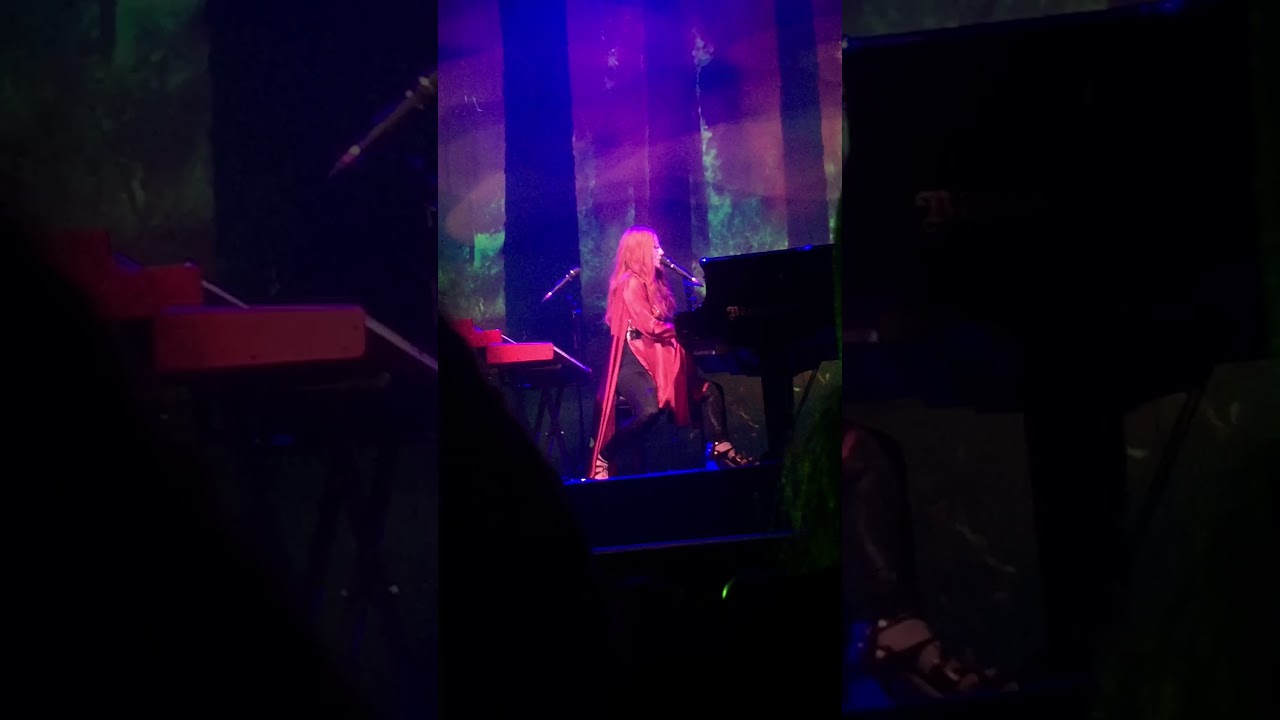 Tori Amos - Upside Down (Eugene-11/25/17)