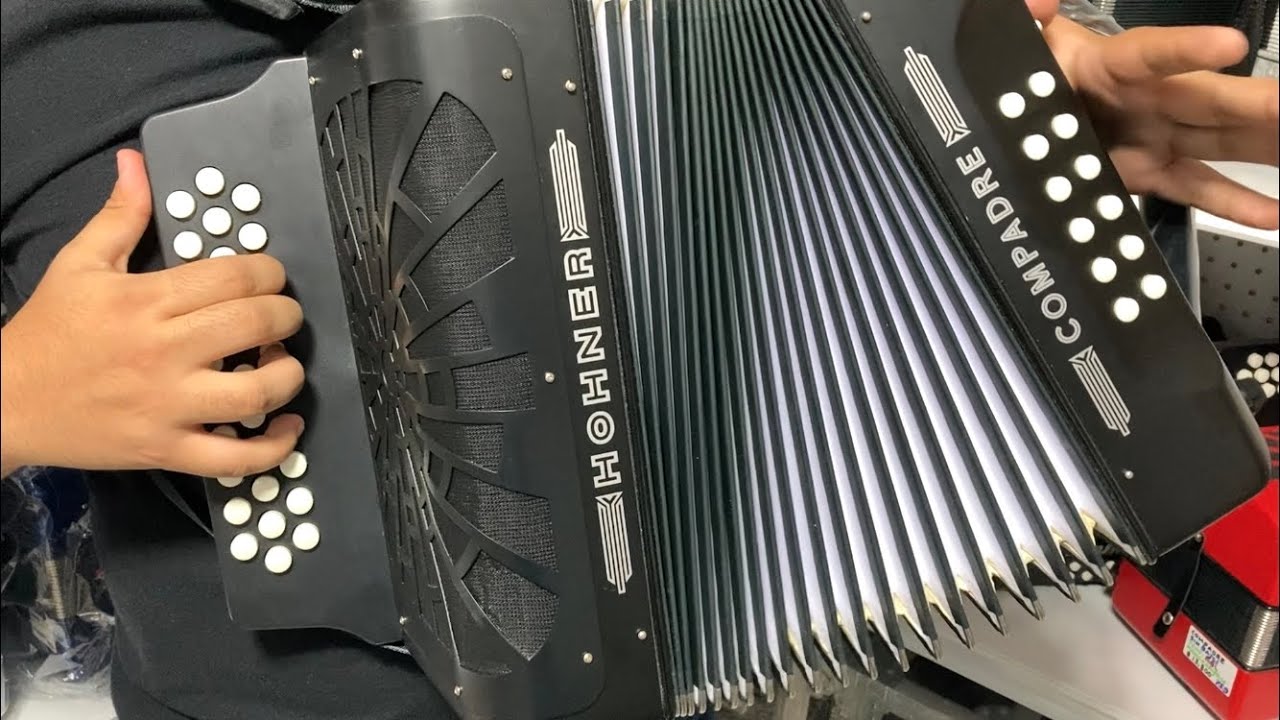 Acordeón Hohner Compadre seminuevo tono Fa en venta