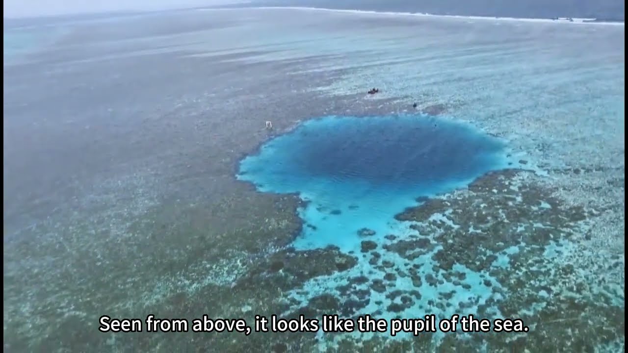 The blue hole was formed hundreds of millions of years ago, and people call it the pupil of the sea