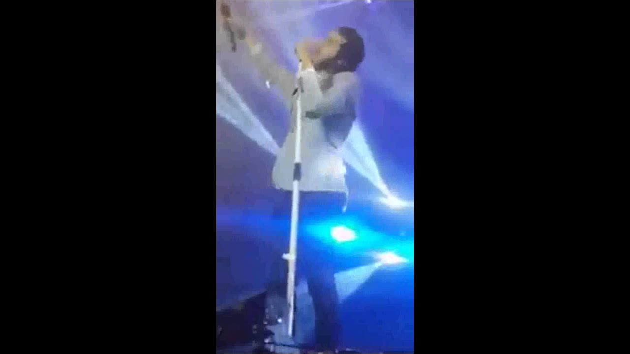 Luan Santana chora no show em Aracajú SE pelo amigo Cristiano Araújo