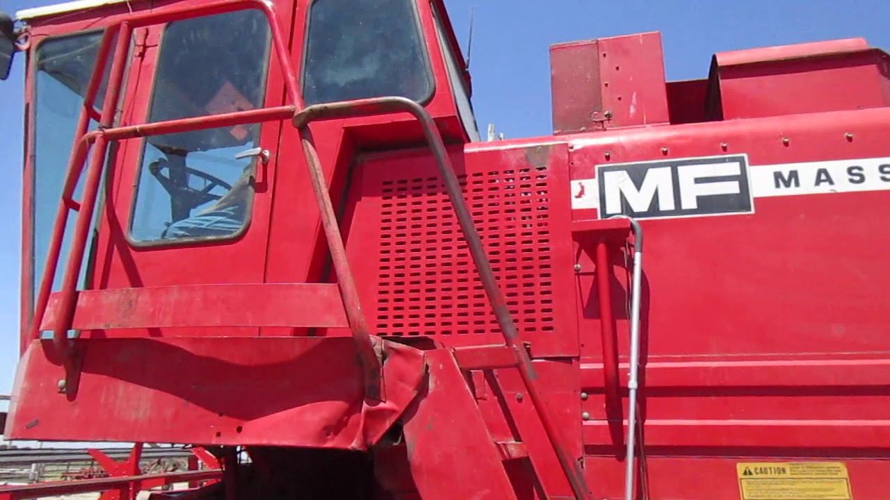 1977 Massey Ferguson 750 Combine w/20ft Header