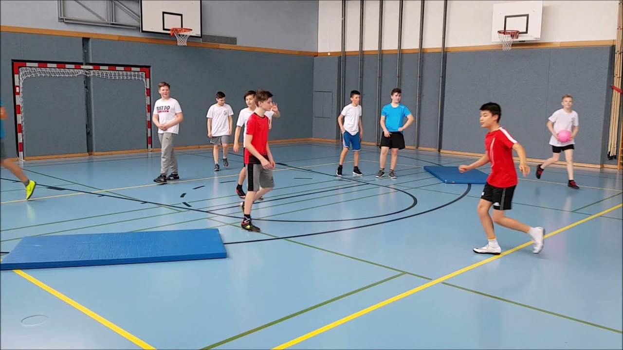 Inselvölkerball-Sportunterricht