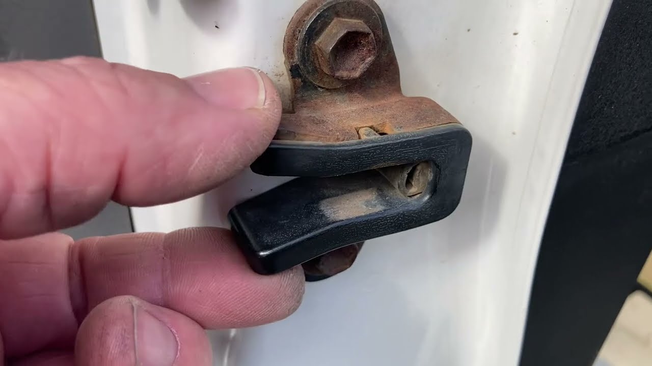 150 Prado Toyota Land Cruiser rear door won’t close properly