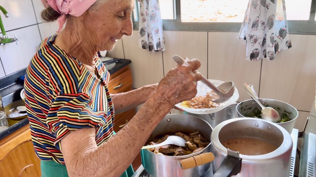 Dona Vicentina Almo&ccedil;ando no s&iacute;tio da Susana sua filha um passeio maravilhoso que jamais vou esquecer