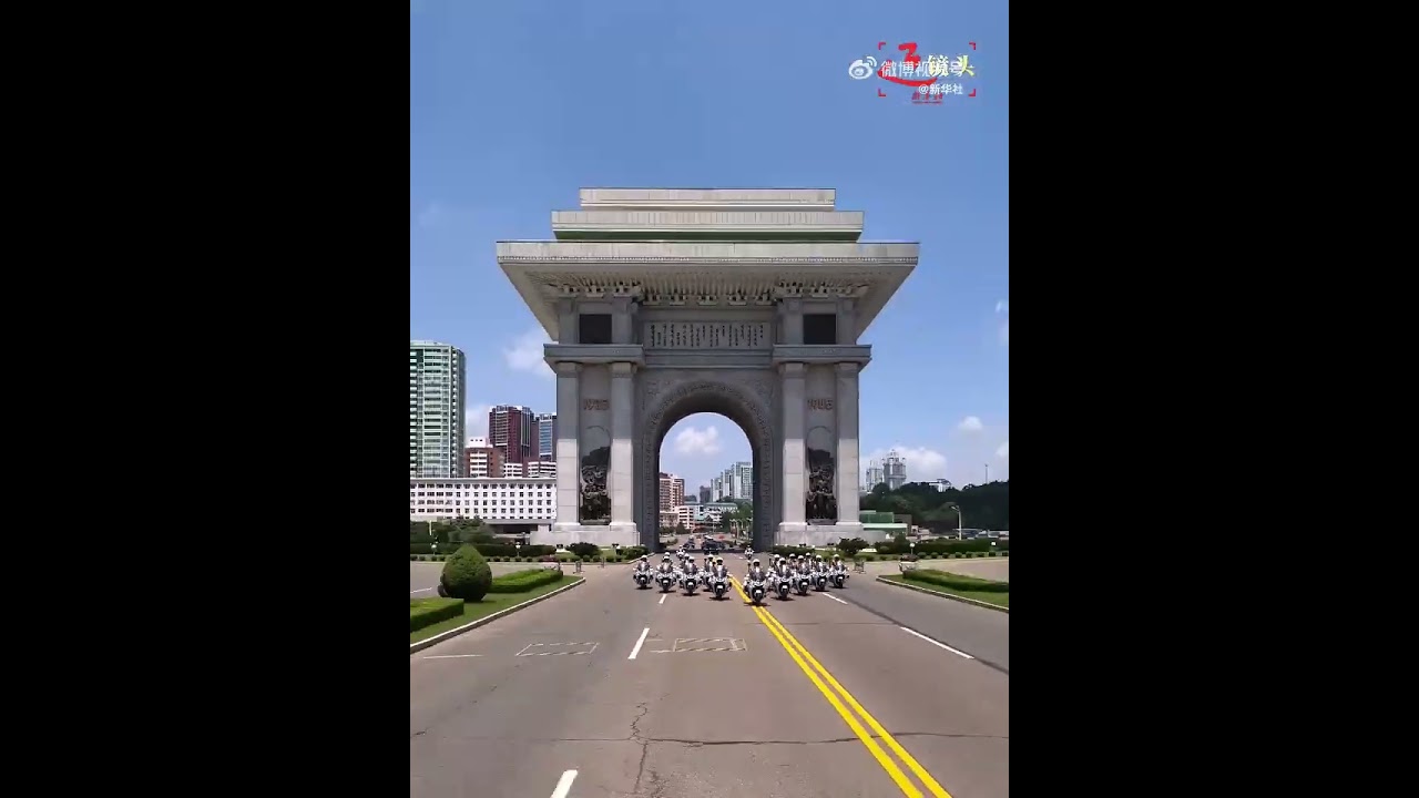 President Xi's motorcade passing through 'Arch of Triumph' in Pyongyang