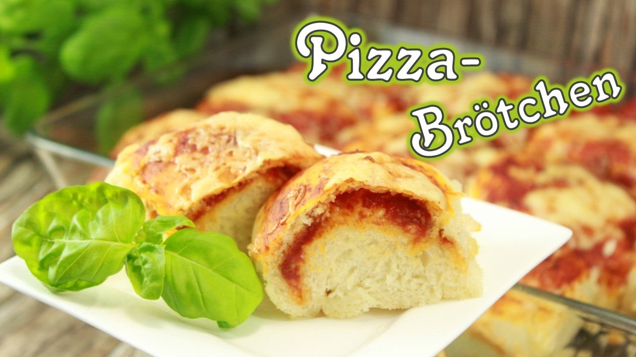 Pizza-Brötchen | Softe Brötchen mit leckerer Füllung