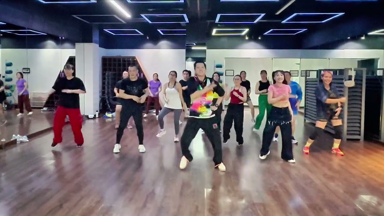Giáng sinh Saigon | Zumba by Luffy phạm 