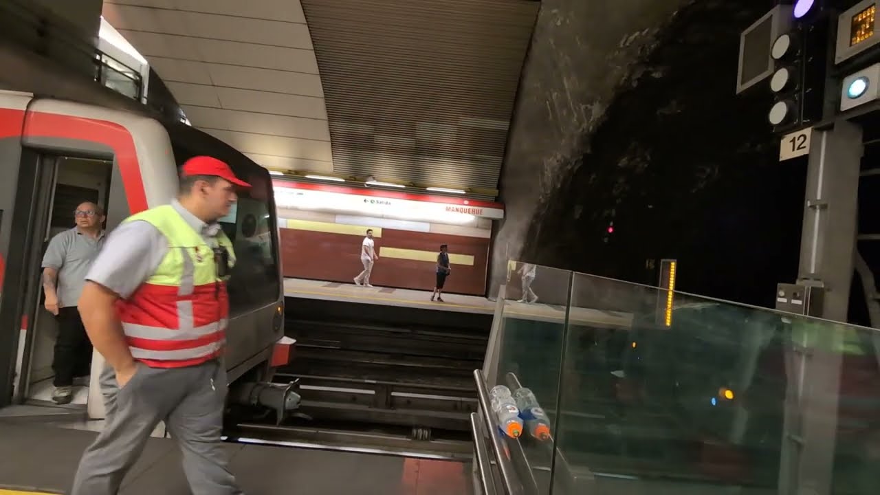 Metro de Santiago Línea 1 Trenes en Manquehue