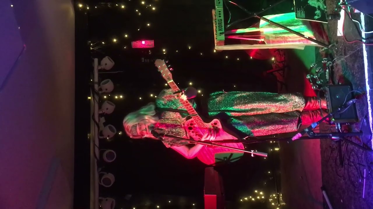 Mary Ocher Live