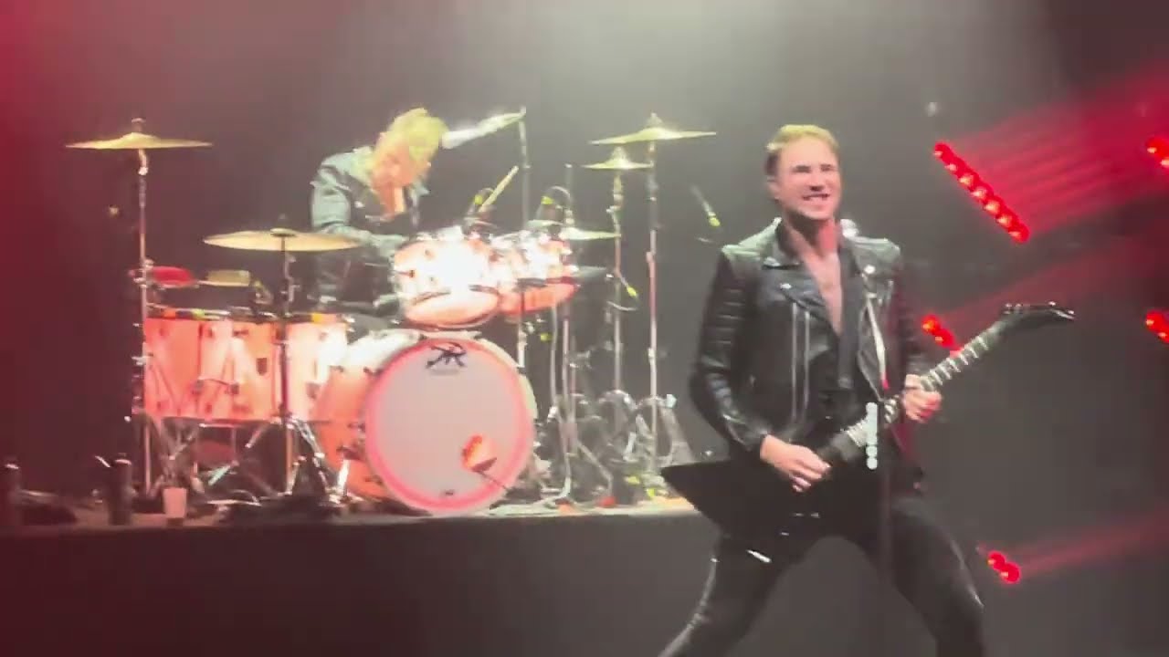 Royal Republic - La Coopé Clermont 6/3/26 - Stop movin'-Back from the dead-Full stream spacemachine