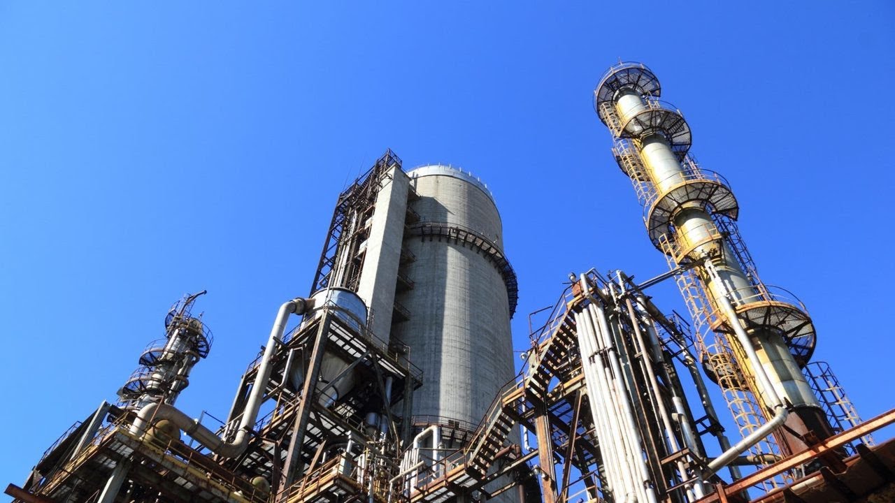 Oil price rises as iron ore falls