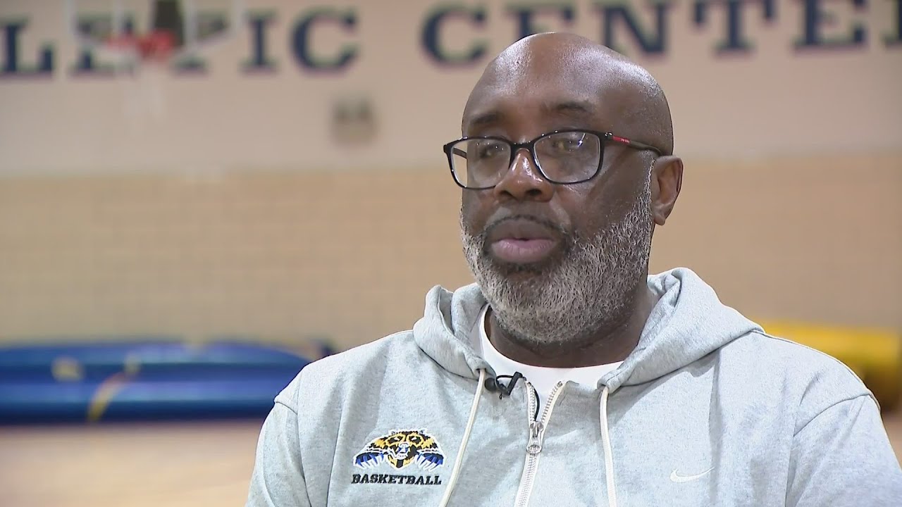 After 19 years and 500 wins, legendary Simeon basketball coach aims to go out on top