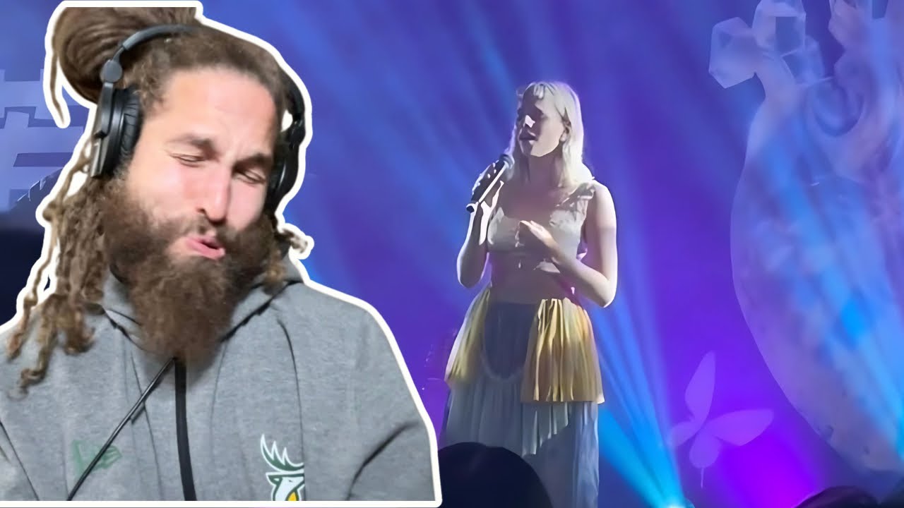 Rapper Reacts to Aurora in China