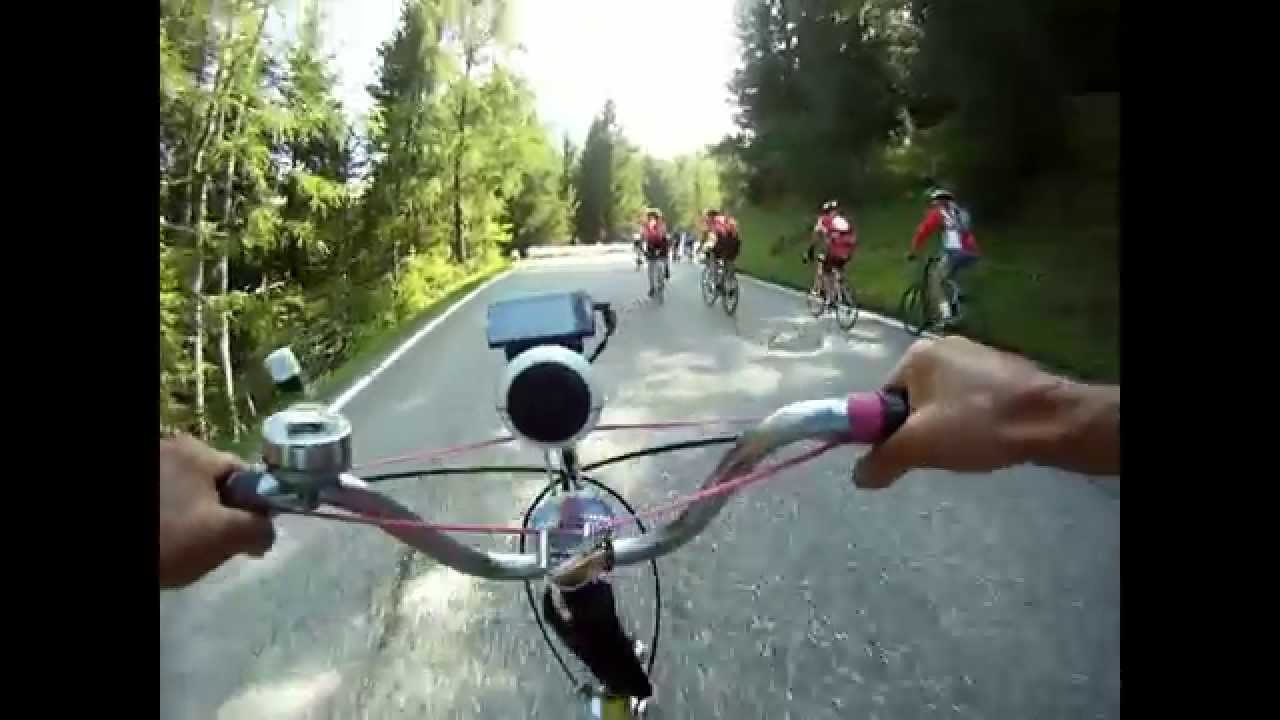 Franco Cacciatori in Graziella con infradito e Gopro attacca il 2° Sella Ronda Bike - 24-06-2012