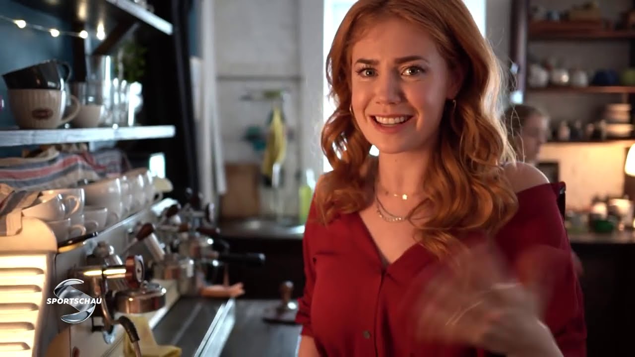 Palina Rojinski in Moskauer Caf&eacute;s   FIFA WM 2018   Sportschau