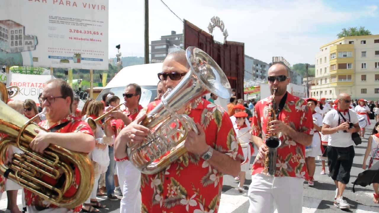 Antxoko sanferminak 2014 artzain eta iñudeen desfilea