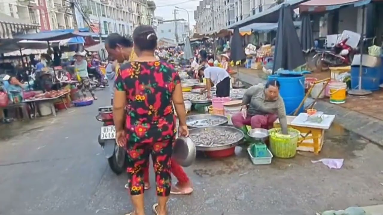 Idol Thảo Sương Đi Chợ Sóc Trăng Gặp Thảo Trang Quên Hết Mình muốn mua gì