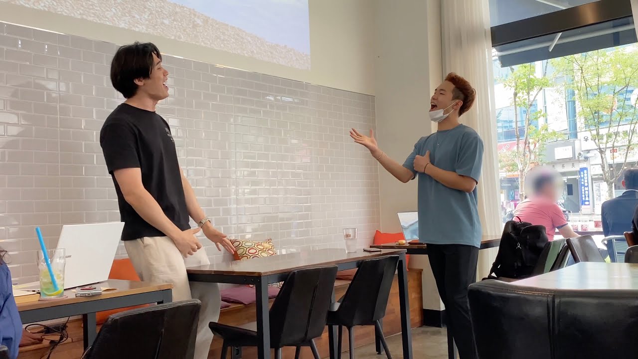 서울예대 앞 카페에 Lay Me Down 해주시면 너무 좋을 것 같음...
