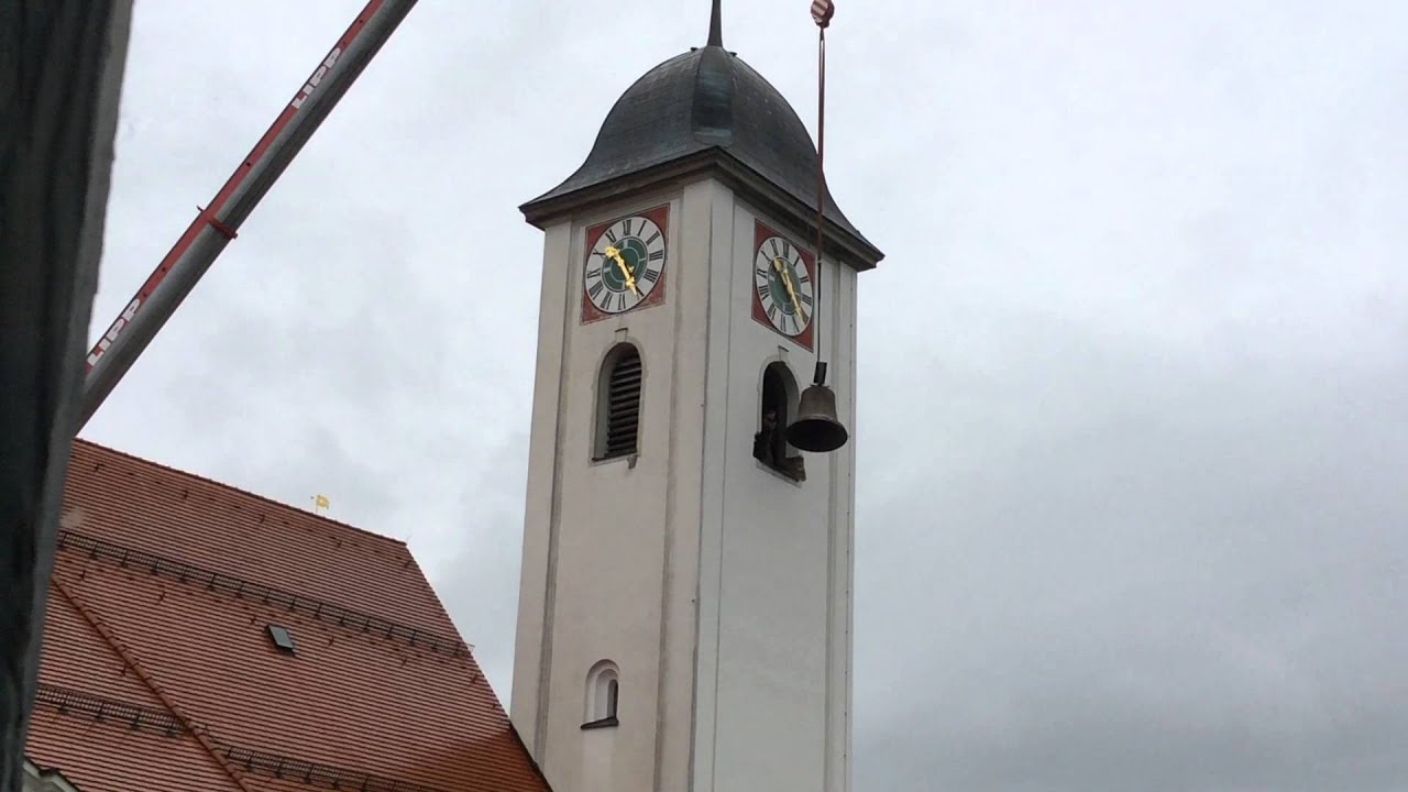 Pfarrkirche Rott am Inn: Abtransport der gro&szlig;en Glocke