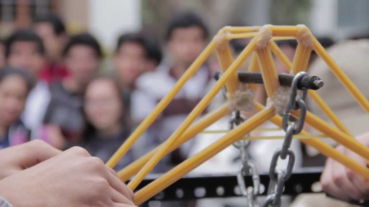 Concurso de puentes de fideos 2013