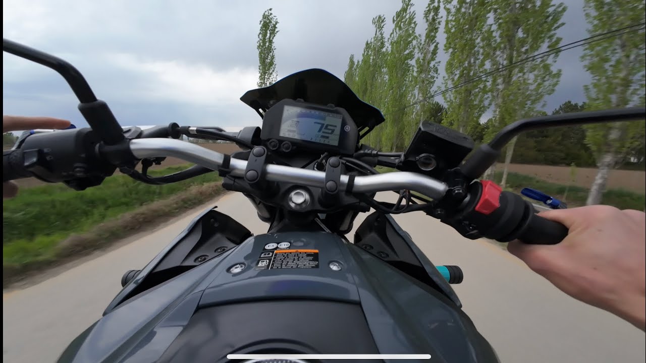 Yamaha MT25 Akrapovi&ccedil; & 4 k & pure sounds