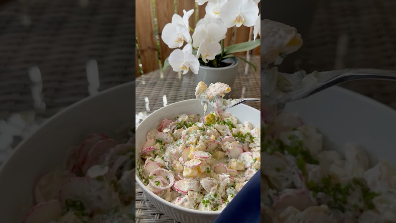Potato salad with radishes, red onion & chives #potatissallad  #grilltillbeh&ouml;r #picknickmat #foodie