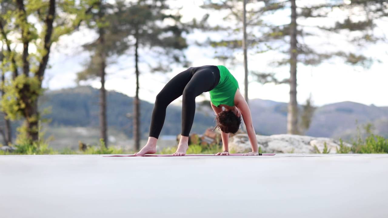 Posture du pont avec C&eacute;cile Doherty Bigara