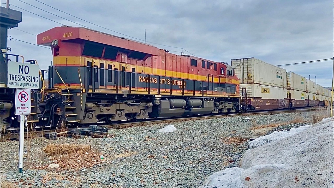 FAR FROM HOME RAILS!!... KCS de Mexico ES44AC Trails on NS 29G in Bethlehem PA