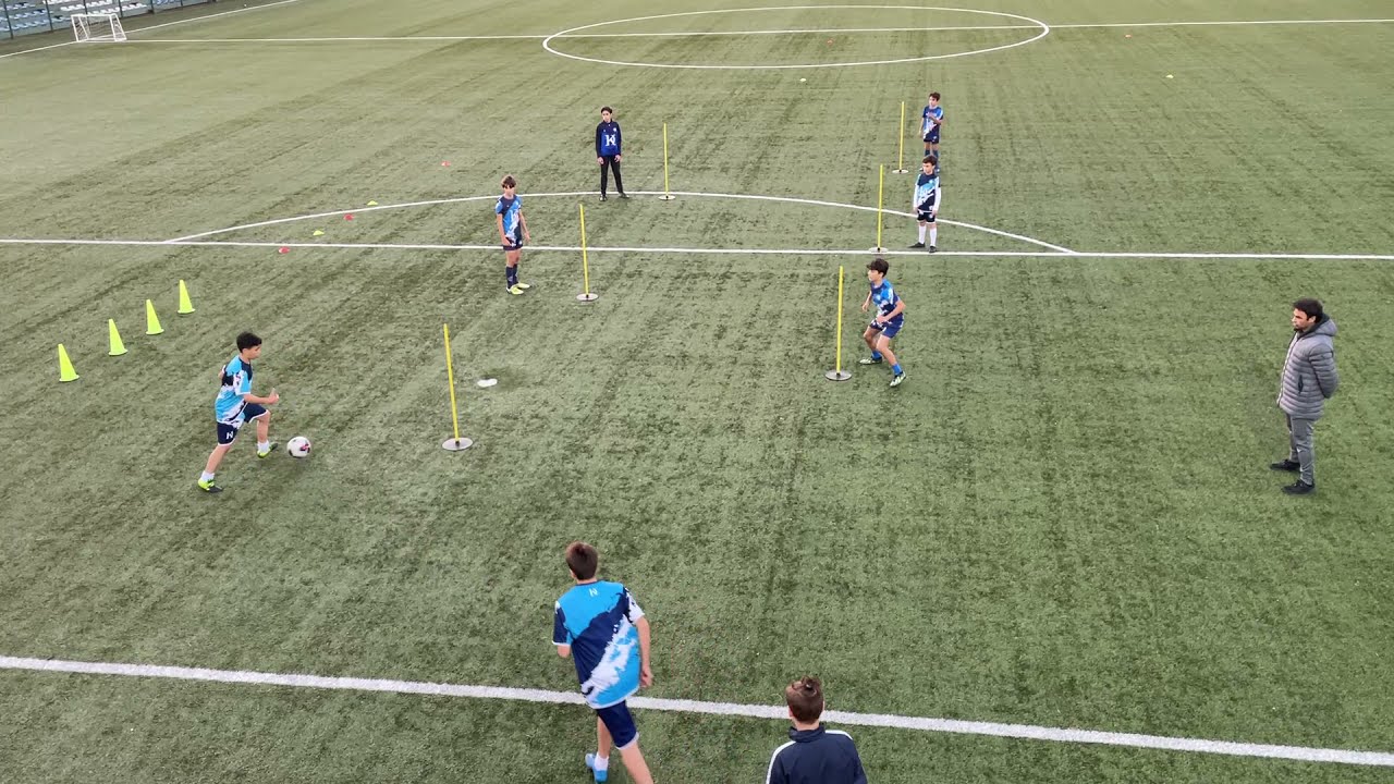 Futbolda top ile ısınma antrenmanı