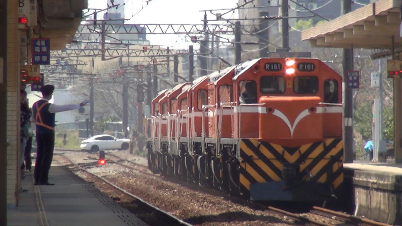 【8790次】臺鐵 2026.03.18 [柴電機車 R161 & R155] 送6輛退役車 R152 R154 R157 R32 R156 R28 最終旅程苑裡停車 TR 8 Engines (1)