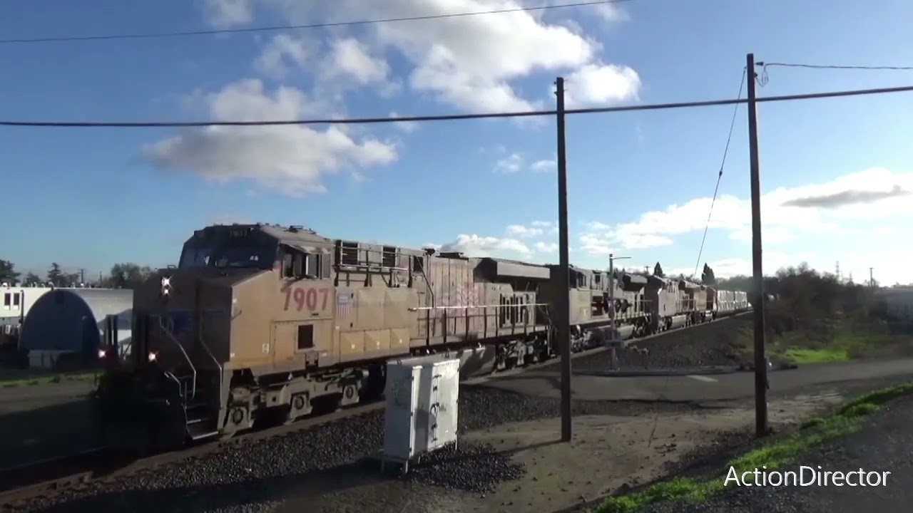 Railfanning On The Union Pacific Sacramento Subdivision (Ft CSX Leader & H1 12/27/2025