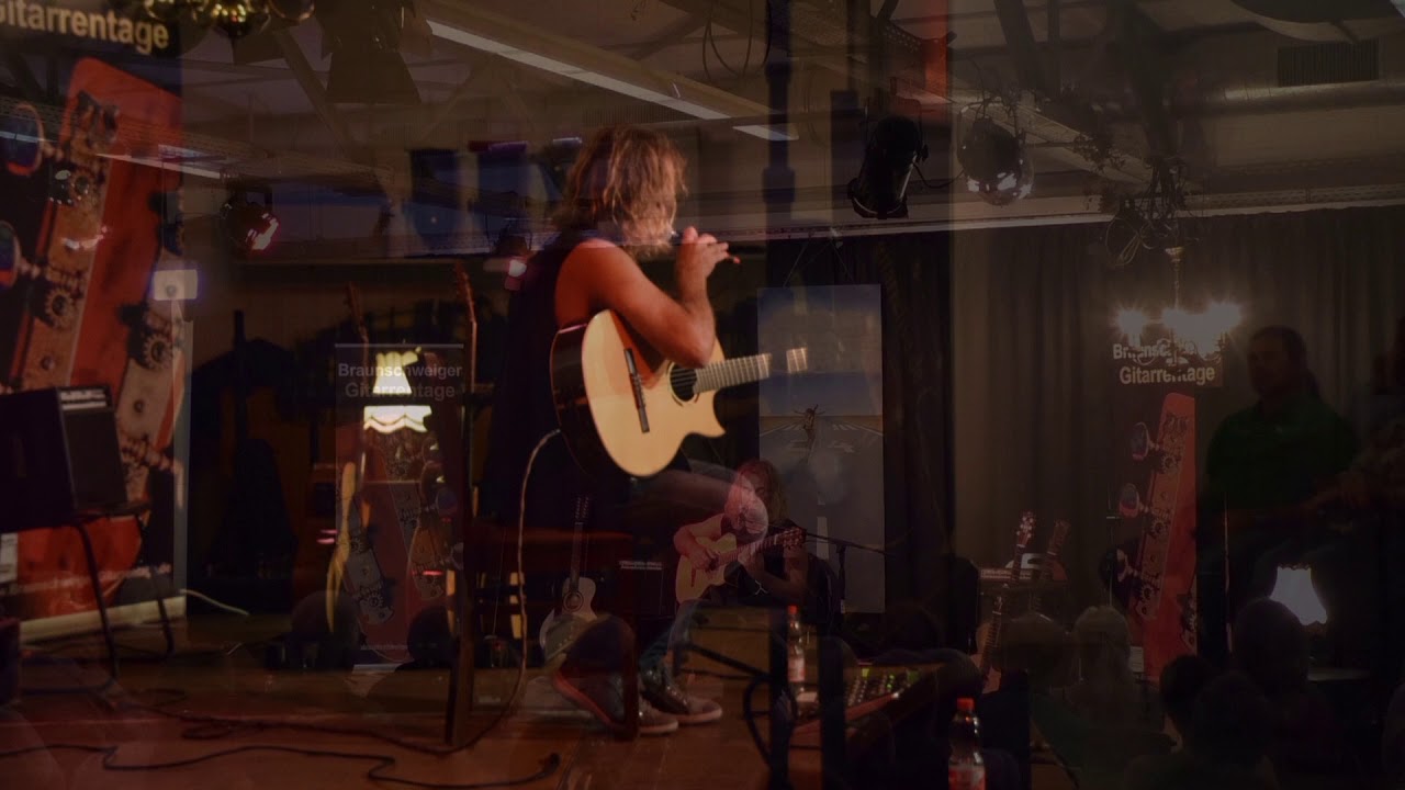Peter Autschbach sings 