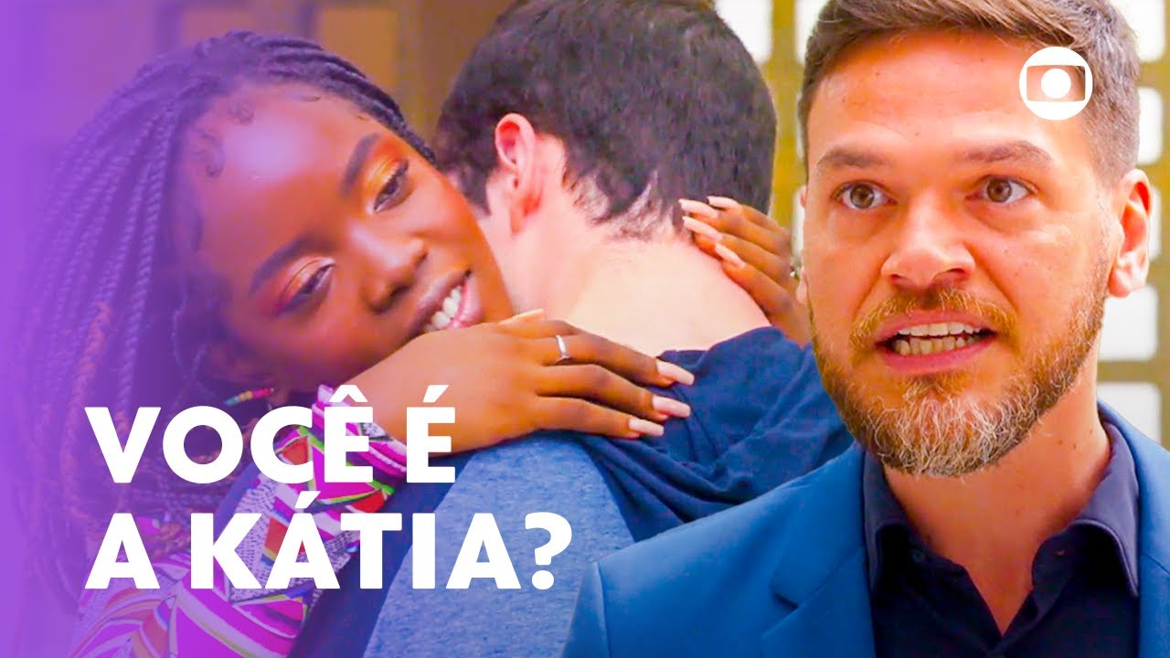 Theo flagra Kate e Rafa aos beijos e descobre namoro dos dois! | Vai Na F&eacute; | TV Globo