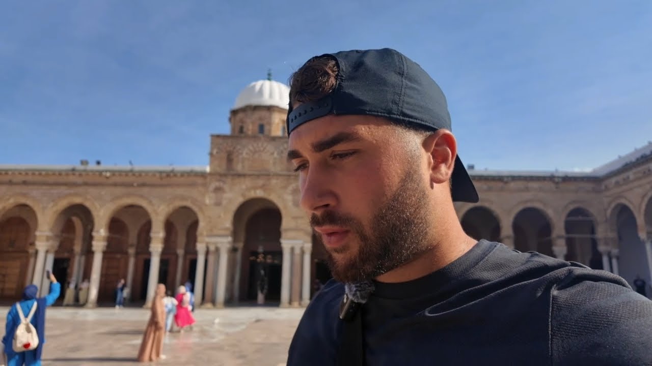 LA MOSQUÉE ZITOUNA A TUNIS 😮🇹🇳 ( CHOQUÉ ) 