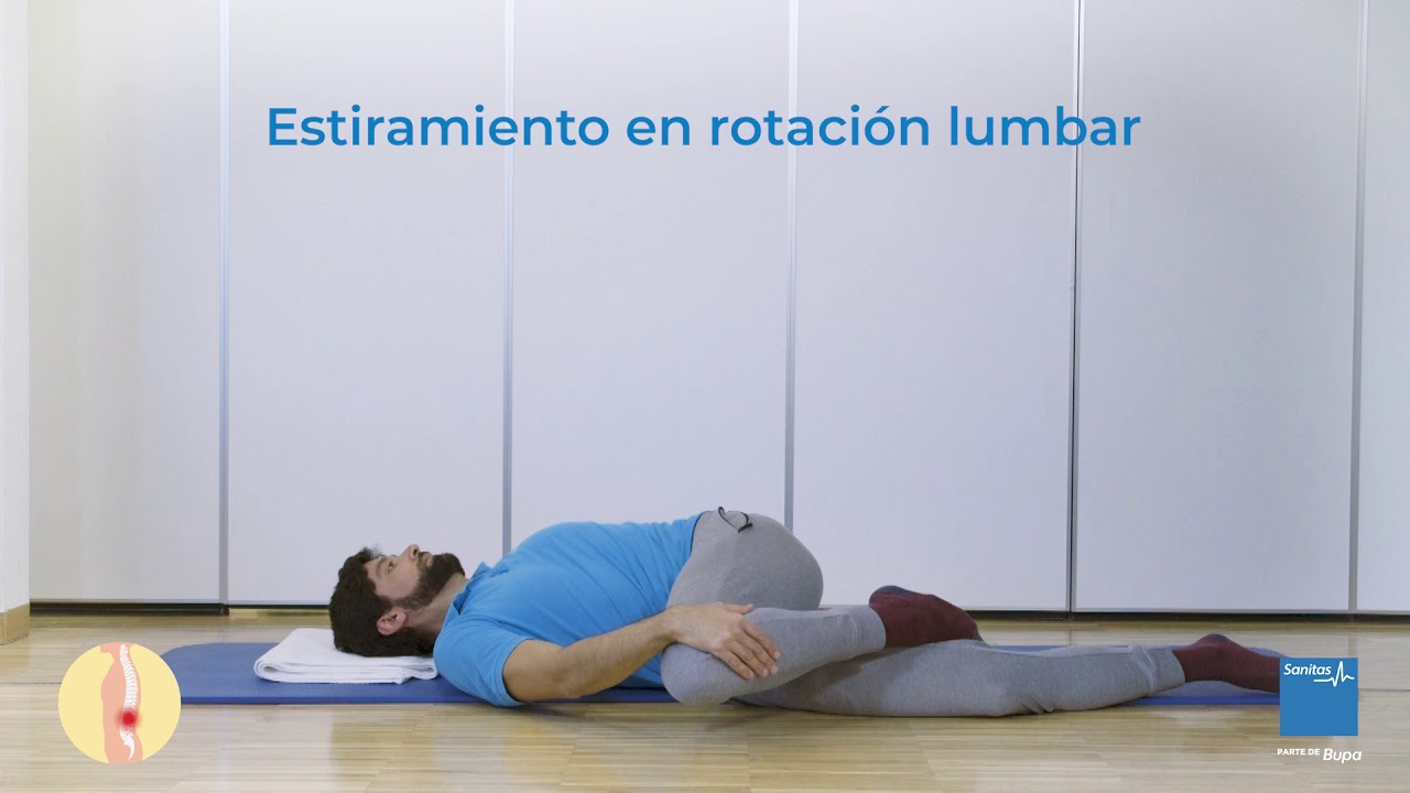 Estiramiento en rotaci&oacute;n lumbar