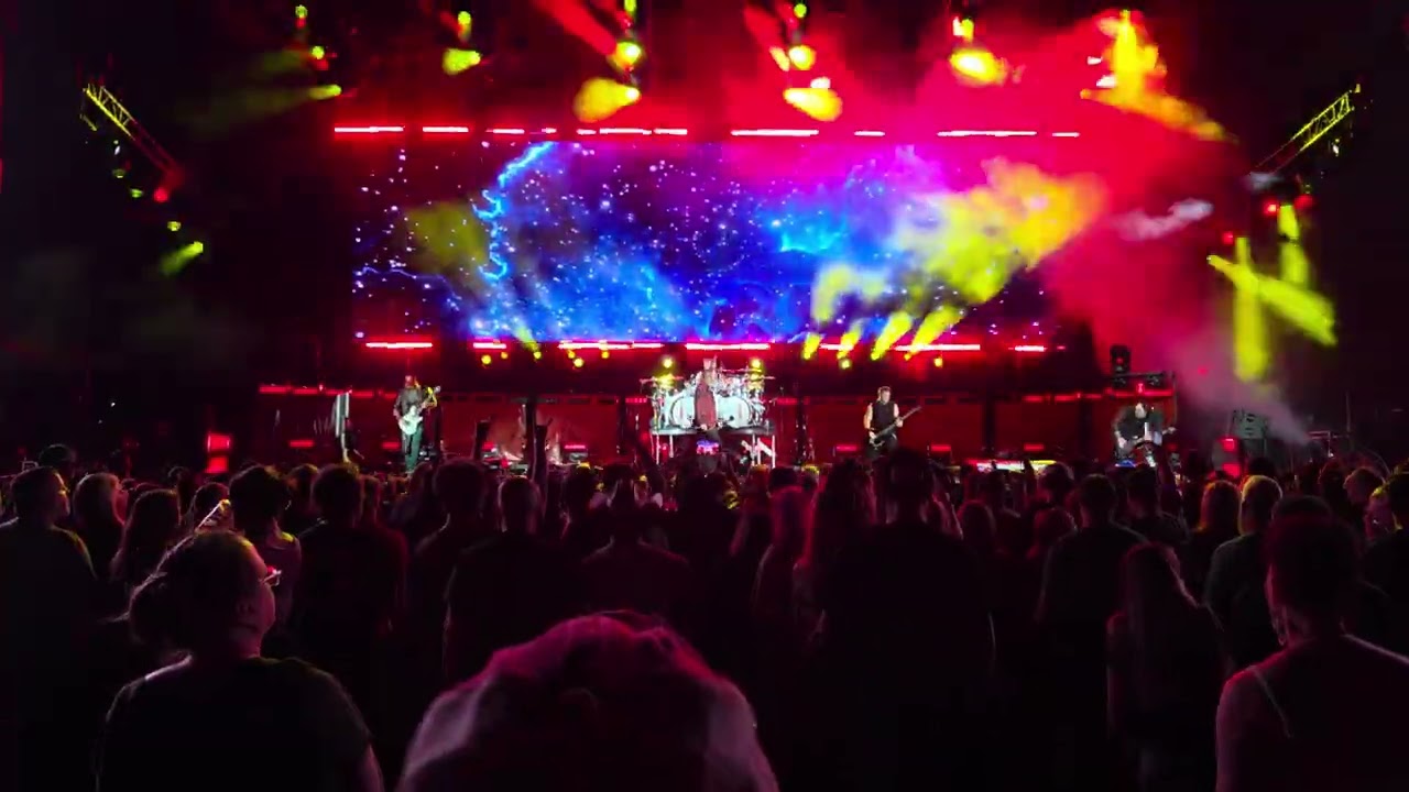 Three Days Grace - The Mountain (Live)