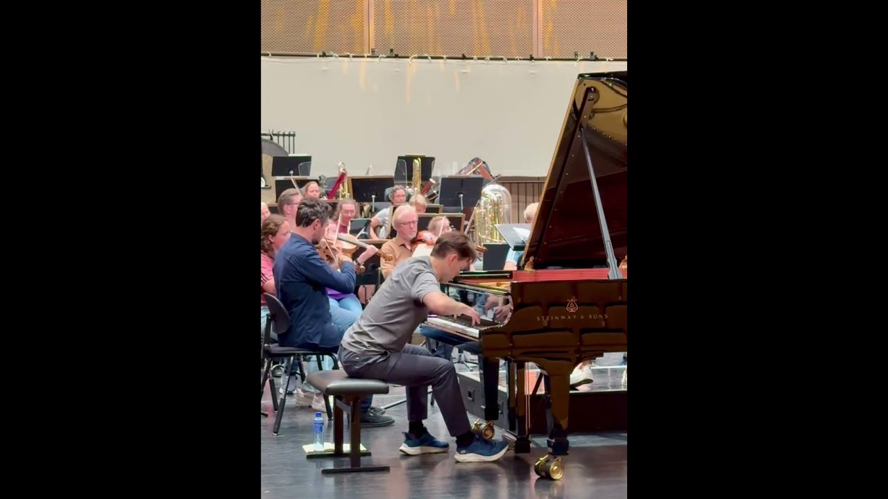 MOZART: Andante from Piano Concerto #21 in C major, K. 467 • Dejan Lazić / TSO / Krzysztof Urbański