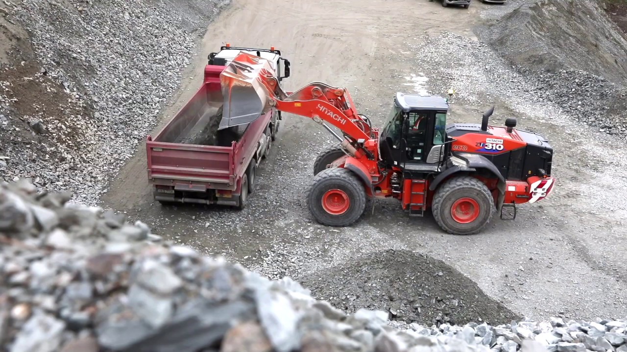 Shannon Valley Plant Hire yhtiöllä n. 50 Hitachia, mm. ZX48U-5, ZX225USLC-6, ZX690LCH-6, ZW310-6...