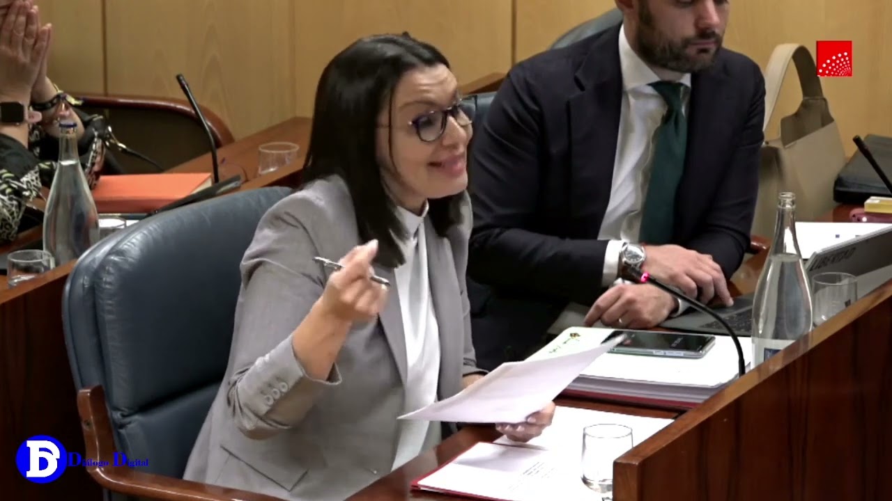Mercedes Zarzalejo en la 3ª. Sesión de Investigación en la Cátedra de Begoña Gómez.