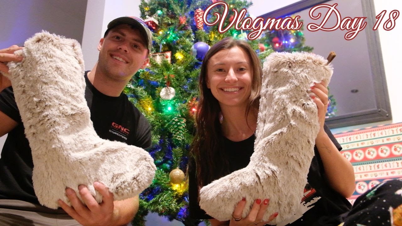 VLOGMAS DAY 18: stocking challenge!!