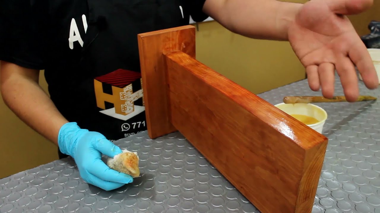 Como aplicar sellador para madera (barnizar de forma econ&oacute;mica)