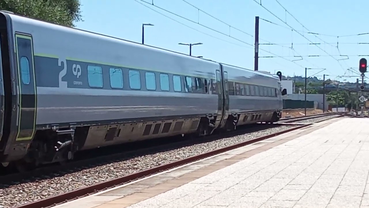 chegada do Alfa pendular a estação de Loulé vindo de porto campanha