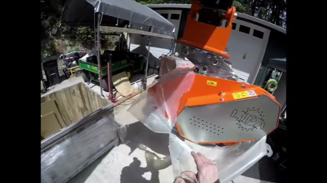 Unboxing the Lipa TLB-90 flail mower