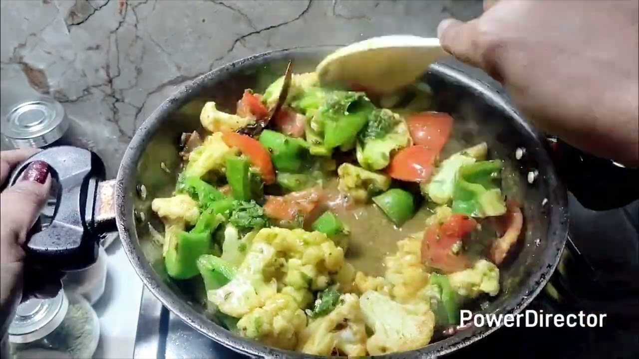 Ekadam naye tarike se shimla mirch aur gobhi ki recipe jhatpat ready ho Jaate Hain#cookwithpoonam 