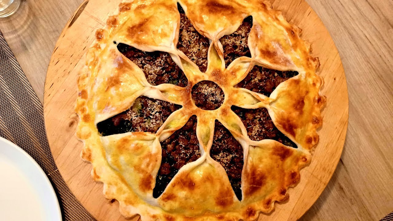 Пирог со шпинатом и фаршем/Spinach and sausage pie