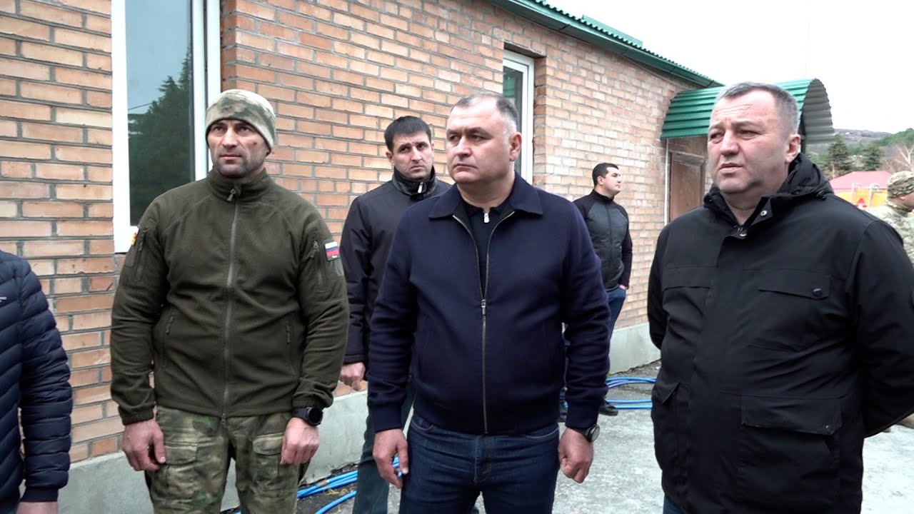 Президент Южной Осетии Алан Гаглоев ознакомился с ходом строительства казарм для бойцов ОМОН
