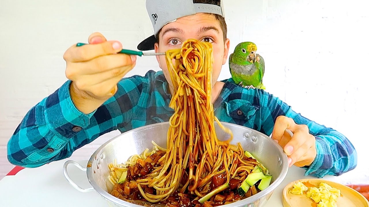 Jajangmyeon 짜장면 • MUKBANG